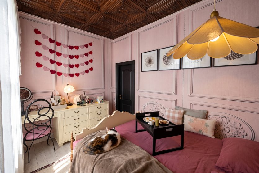 Traditional bedroom