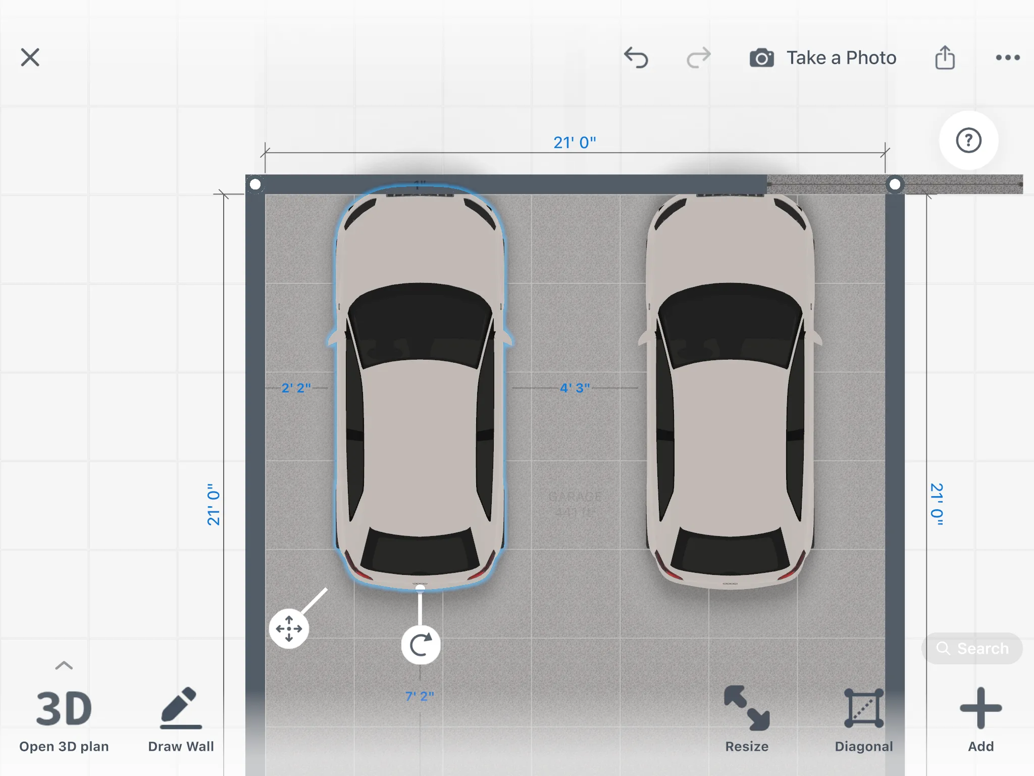 A car selected on the 2D plan of a garage, with its distance to the wall and to the second car